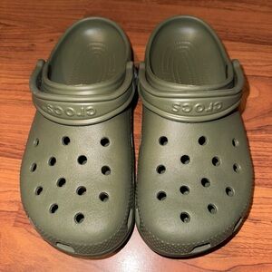 M6/W8 Army Green Crocs